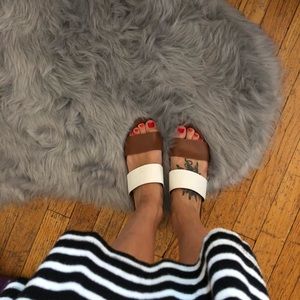 Franco Sarto 6.5 nude/white sandals